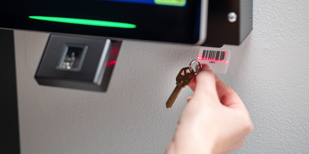 property manager scans key tags with handytrac